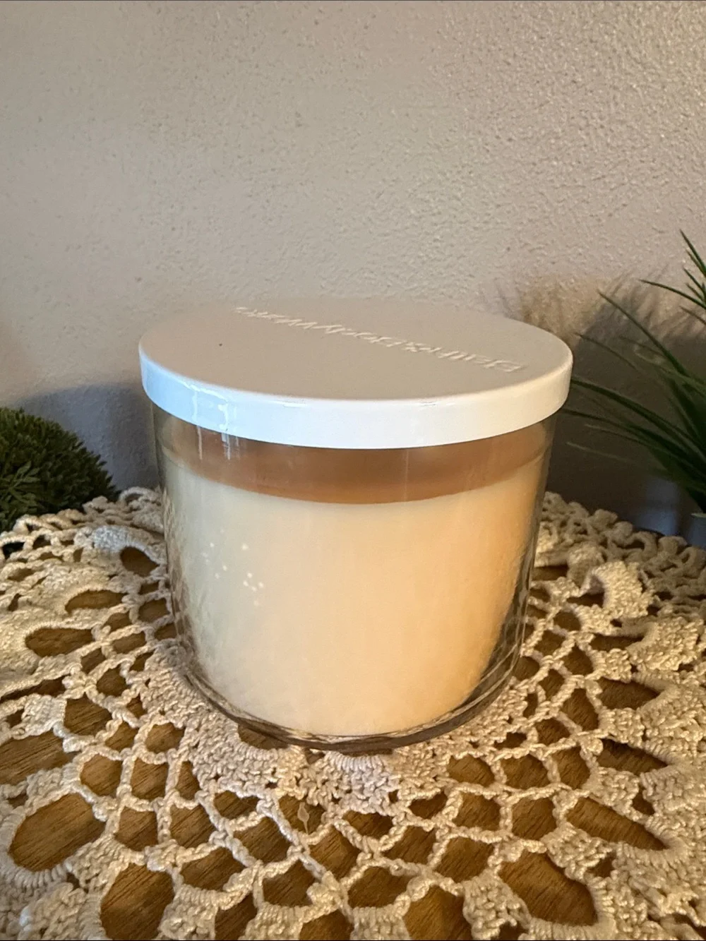Bath & Body Works Cinnamon Caramel Swirl Candle - Cream & Gold - Picture 2 of 4